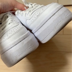 ナイキ（NIKE）スニーカー コート ビジョン アルタ ホワイト 厚底の画像