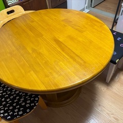 丸テーブル　ダイニングテーブルの画像
