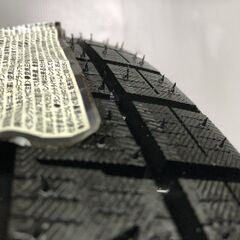 【新品】YOKOHAMA ice GUARD iG70 175/60R16 82Q 16インチ スタッドレス 4本 21年製 ラクティス イグニス アクア クロスビー等　(STW002)の画像