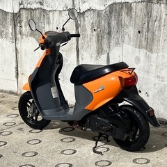 大人気セール‼️安心のワンオーナー車😊実走行1万キロ🏃‍♀️バッテリー充電済み🔋前後タイヤまだまだ山あり🗻嬉しいシート張り替え♪オイル交換済み♻️燃費重視の方にオススメ✨ラクラク始動のインジェクション💥CA45A レッツ4✴の画像