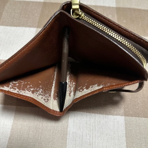 ヴィトン折り財布