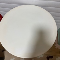 丸テーブルの画像