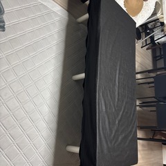 シングルベッドより少し小さいサイズのベッドの画像