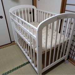 ベビーベッドの画像