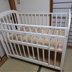 ベビーベッドの画像