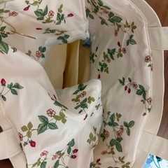 ワイルドストロベリートートバッグ　おまけつきおまけ付きの画像
