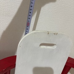 木製 ベビーチェア 赤、色、青の画像