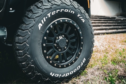 35/12.5r/17ブラックライノ
ホイール