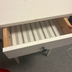 IKEA サイドテーブルの画像