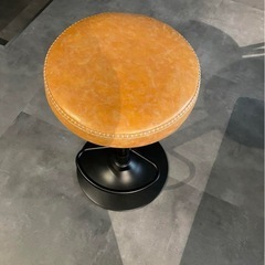 HAROLD カウンターチェア キャメル色 レザーとスチール製 の画像