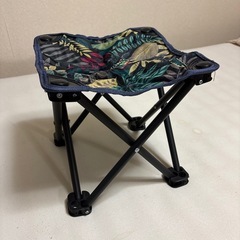 折りたたみ椅子の画像
