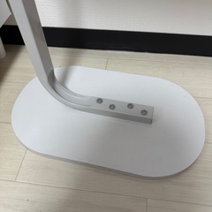 サイドテーブル　白　ソファの画像