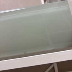 LOWYA ガラストップデスクとヤマソロ 昇降デスクチェアの画像
