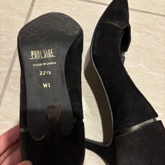 【美品】POOL SIDE ブラックパンプス 22.5cmの画像