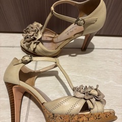 【美品】DIANA ベージュサンダル 23cmの画像