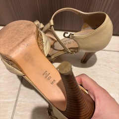 【美品】DIANA ベージュサンダル 23cmの画像