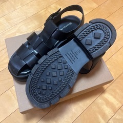 新品厚底サンダルの画像