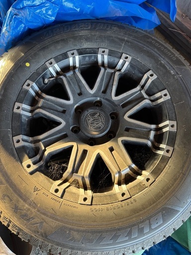 スタッドレスタイヤ新品（ホイール付き）