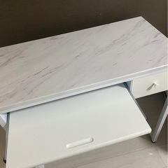 テレワーク机の画像