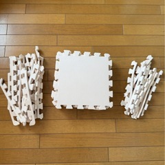 ダイソー ジョイントマット アイボリー 9枚セット ＋ フチ大量の画像