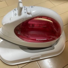 コードレススチームアイロン　台付きの画像