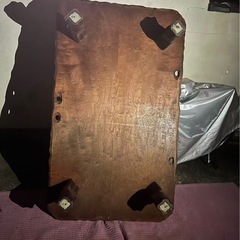 木製テーブルの画像