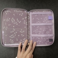 タグ付き宇野千代 マルチケース お薬手帳　母子手帳ケース 桜柄 紫×ピンクの画像
