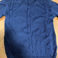 紺色ニットの画像