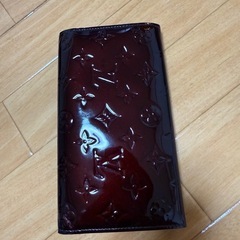 美品！　ルイヴィトン　ヴェルニ　2つ折り　長財布　ボルドー系　ブラウン　　の画像