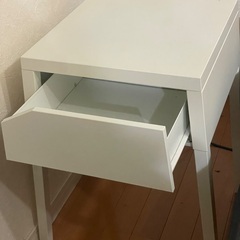 IKEA イケア SELJE ベッドサイドテーブルの画像