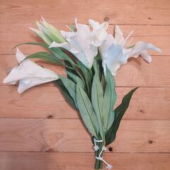 代々木駅徒歩4分）ニトリの造花、花束、ユリの画像