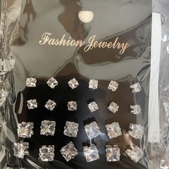 クリスタルピアス 24個セット　2袋セットの画像