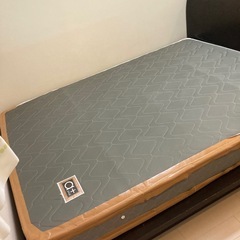 ダブルベッドの画像