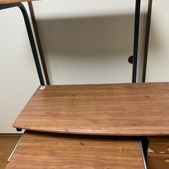 机、椅子の画像