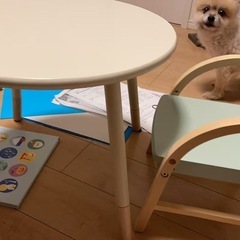 子供テーブルと椅子セットの画像