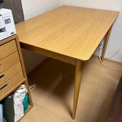 ダイニングテーブルの画像