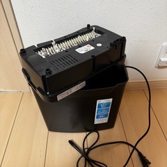 アイリスオーヤマ シュレッダー P5GCX ブラック　お譲りします！の画像