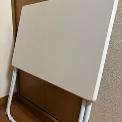 ニトリ　折りたたみテーブル　白の画像