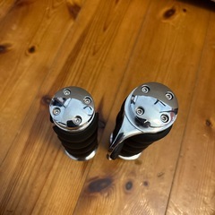 1インチ ハンドルバーグリップ 25mm スロットルグリップ クローム仕上げの画像