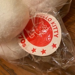 ハローキティ 1975年初代ぬいぐるみデザインの希少な復刻版です。の画像