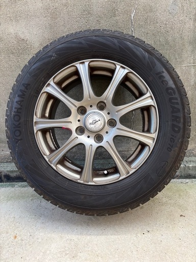 スタッドレスタイヤ。アルミホイール付き（ノア）