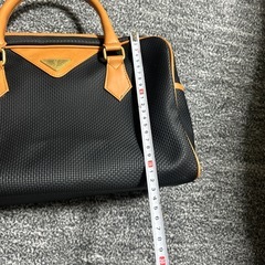 イヴサンローラン ミニボストン カサンドラロゴ ゴールド金具 黒と茶色の画像