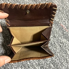 　新品　ブラウンレザー二つ折り財布の画像