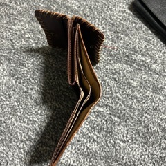 　新品　ブラウンレザー二つ折り財布の画像