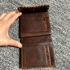 　新品　ブラウンレザー二つ折り財布の画像