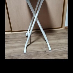 折りたたみ椅子の画像