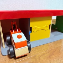IKEA 木製 おもちゃ 駐車場 クレーン車 レッカー車の画像
