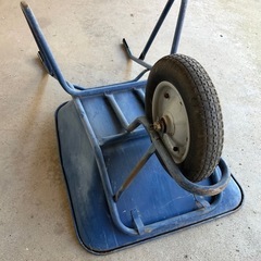 ◆今月10月の引き取り限定①◆はしご兼用脚立と一輪車の2点SET 　【引き取り意思の無いお気に入り登録不要／ばら売り・値下げ不可】の画像