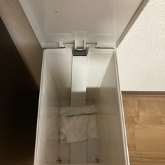ゴミ箱の画像