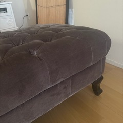グレー ベルベット カウチソファの画像
